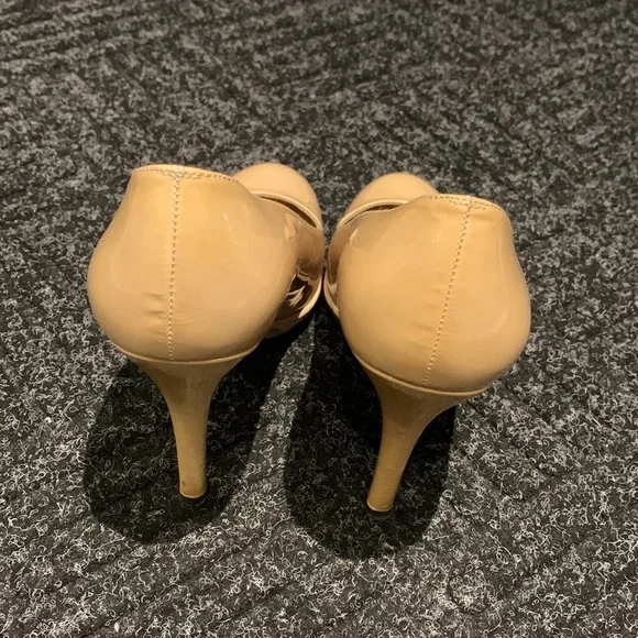 Stuart Weitzman - Picture 4 of 12